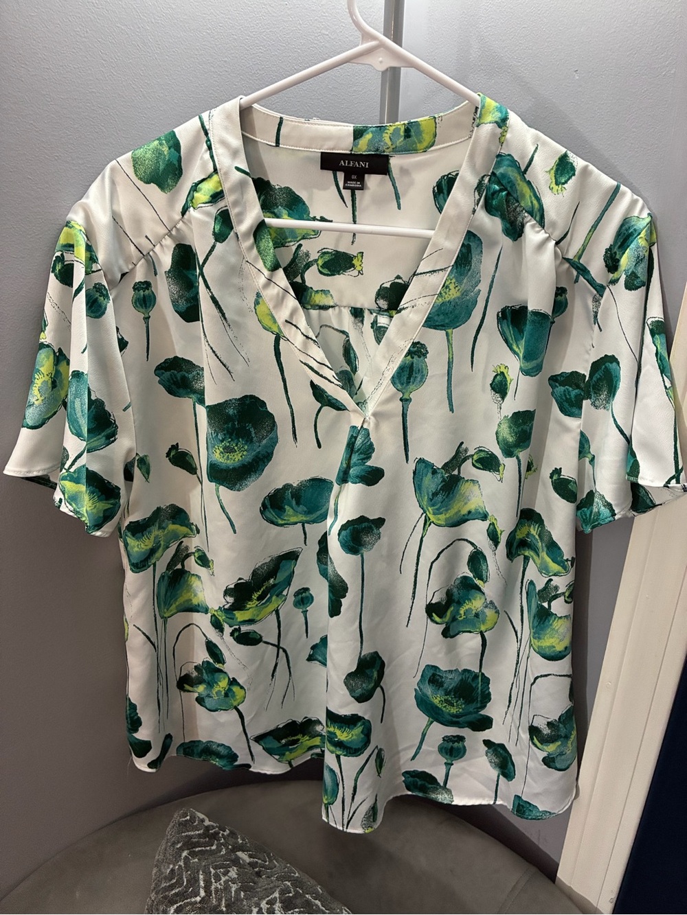 Alfani Green Floral V-Neck Women’s Top